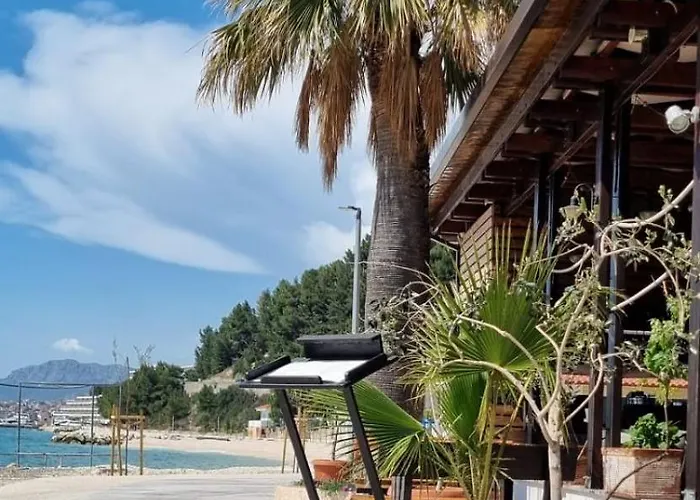 Apartment Jona Podstrana